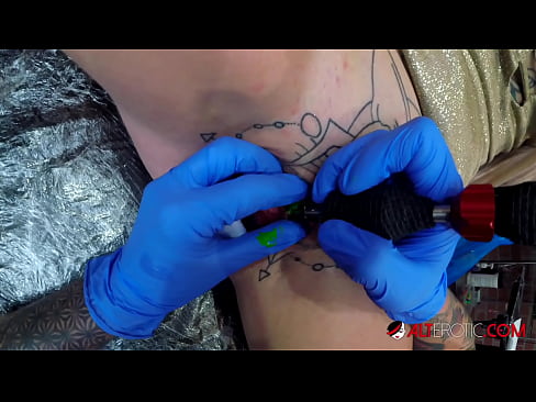❤️ Keçika pir tattookirî Sully Savage tattooek li ser klîtorê xwe kir. ️❌ Pornoya anal li ku.credit-assorti.ru ﹏